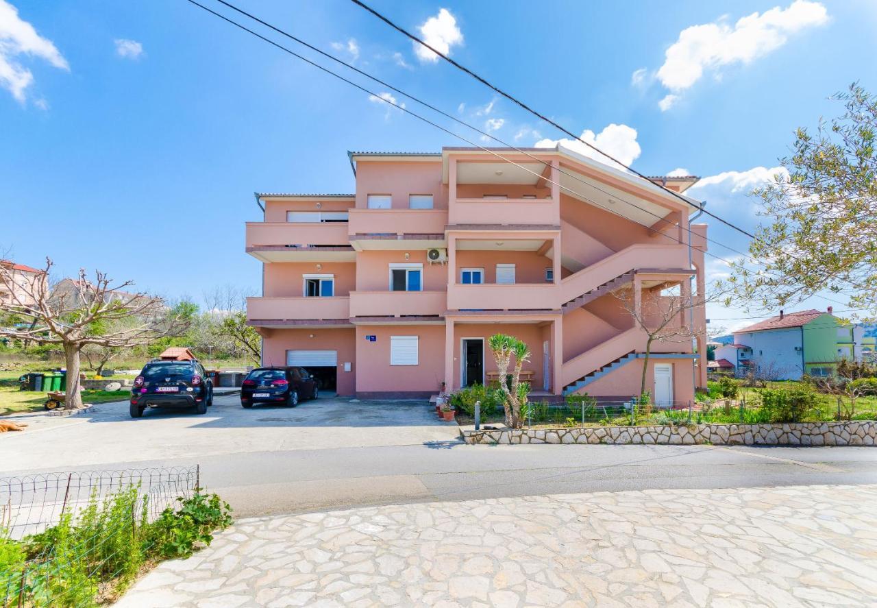 לופאר Apartments And Room Ljubica מראה חיצוני תמונה