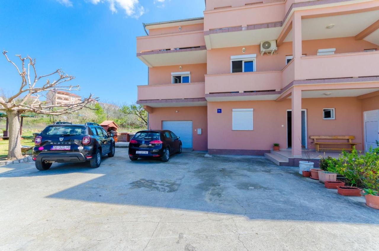 לופאר Apartments And Room Ljubica מראה חיצוני תמונה
