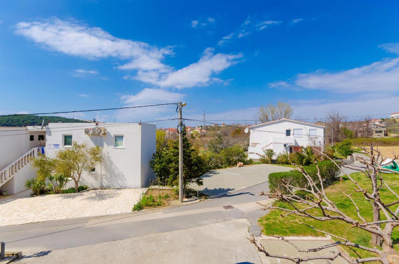 לופאר Apartments And Room Ljubica מראה חיצוני תמונה