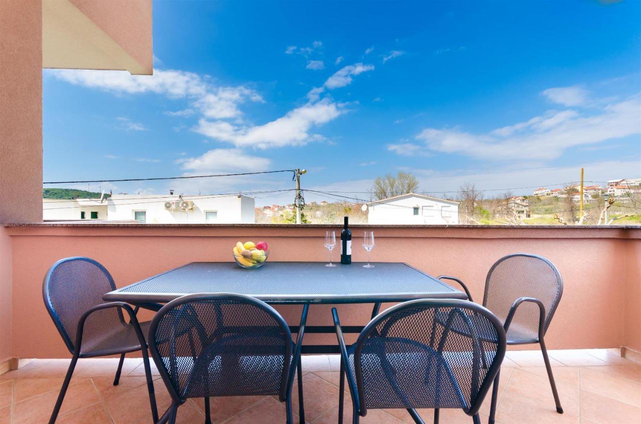 לופאר Apartments And Room Ljubica מראה חיצוני תמונה