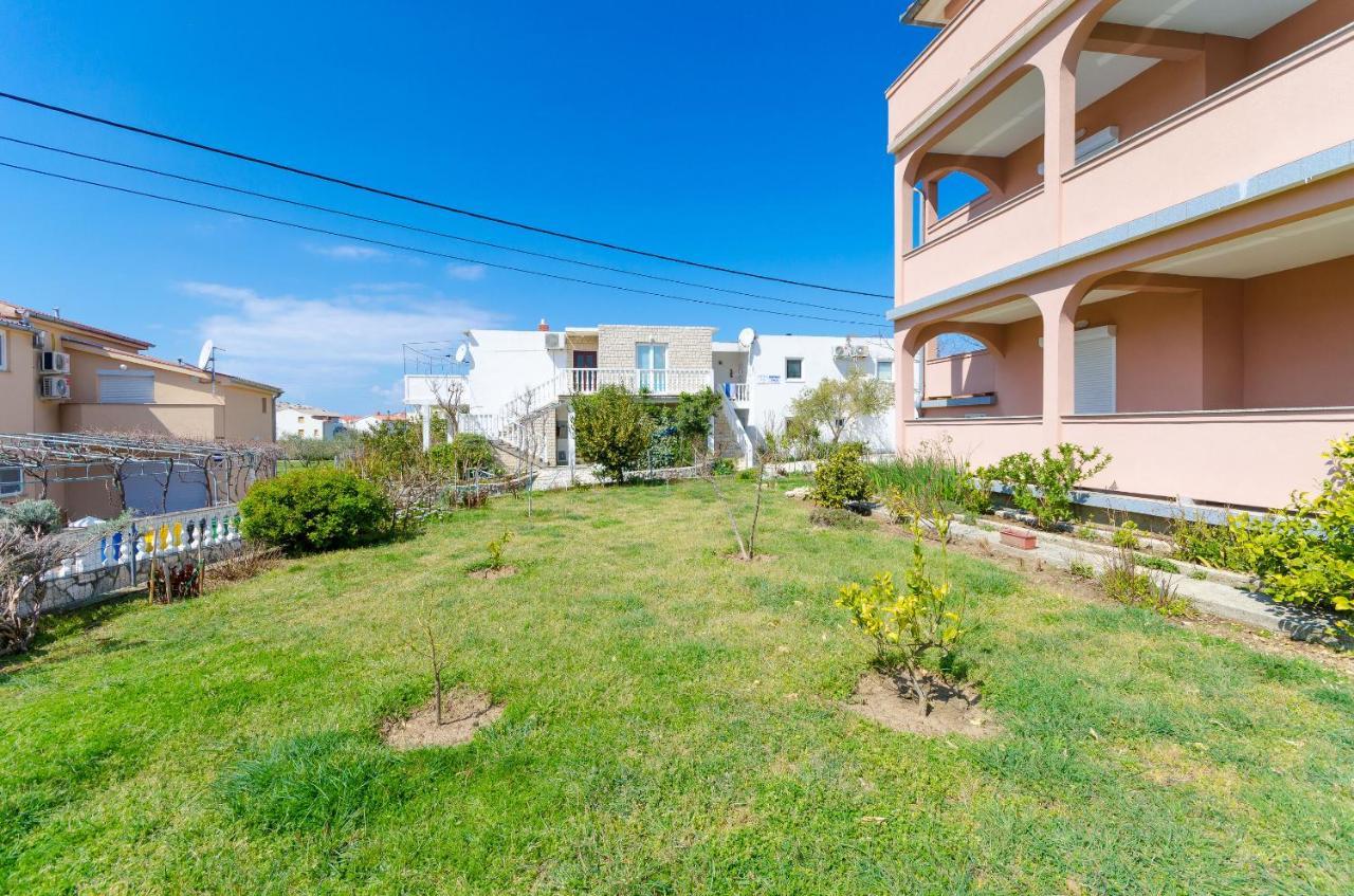 לופאר Apartments And Room Ljubica מראה חיצוני תמונה