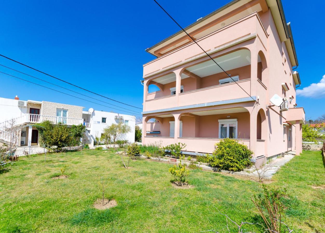 לופאר Apartments And Room Ljubica מראה חיצוני תמונה