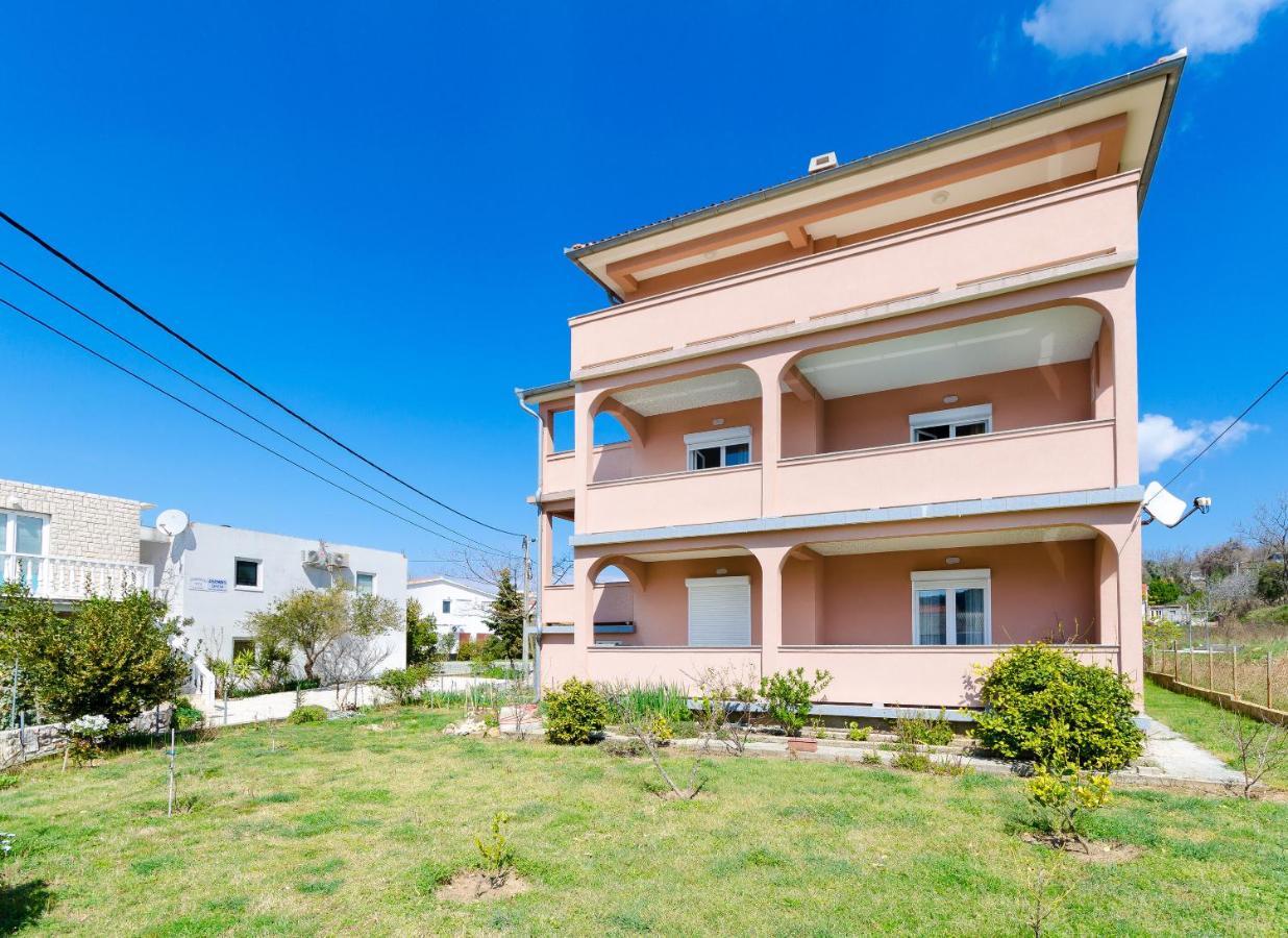לופאר Apartments And Room Ljubica מראה חיצוני תמונה