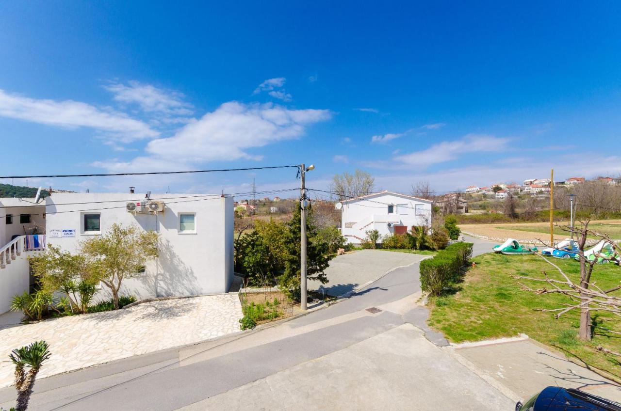 לופאר Apartments And Room Ljubica מראה חיצוני תמונה
