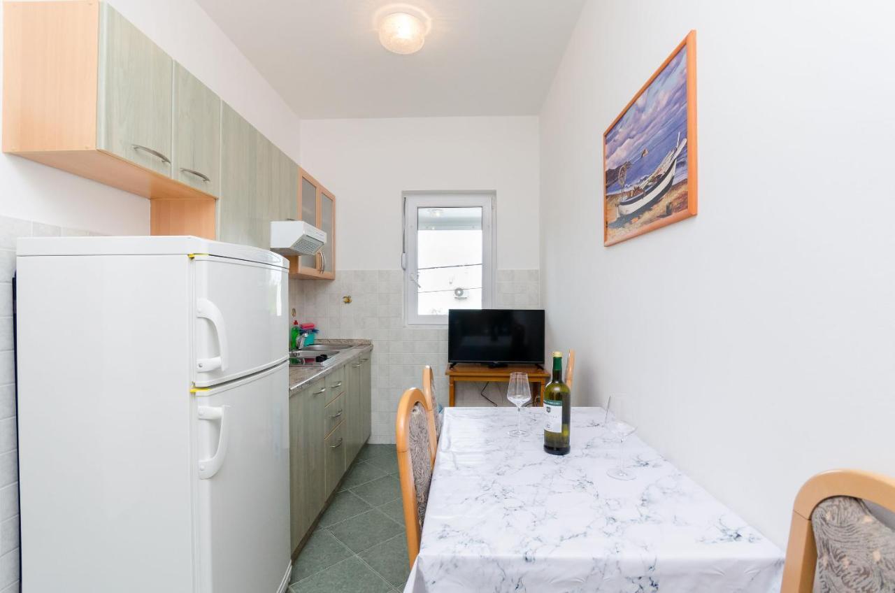 לופאר Apartments And Room Ljubica מראה חיצוני תמונה
