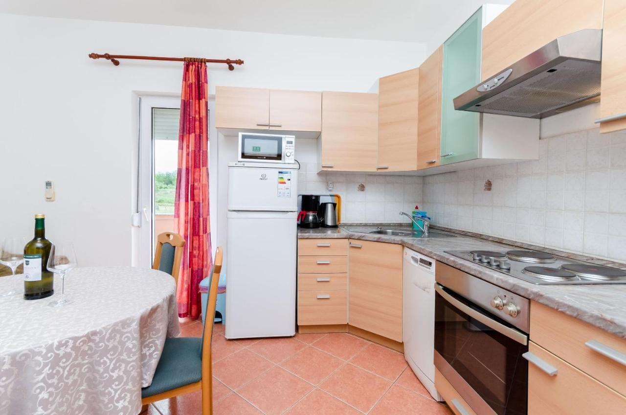 לופאר Apartments And Room Ljubica מראה חיצוני תמונה