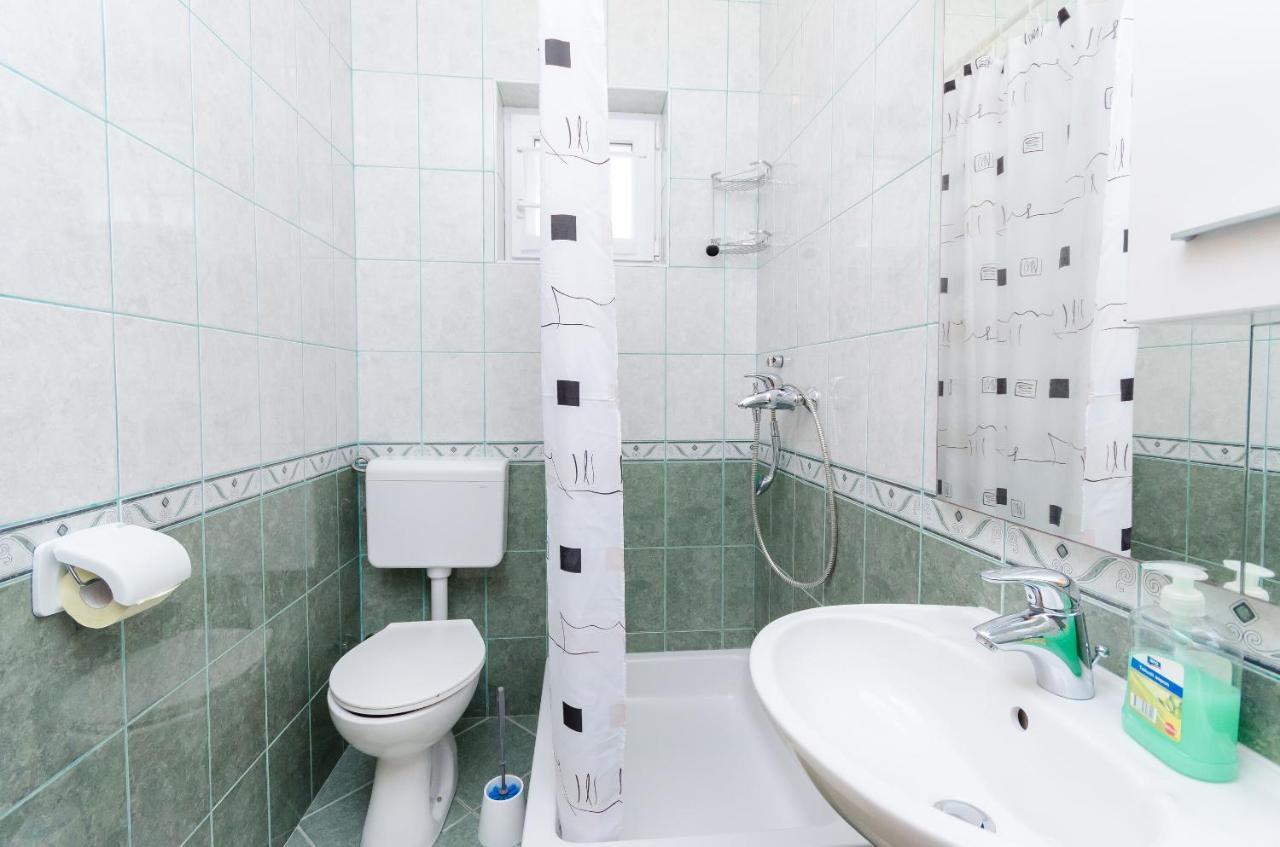 לופאר Apartments And Room Ljubica מראה חיצוני תמונה