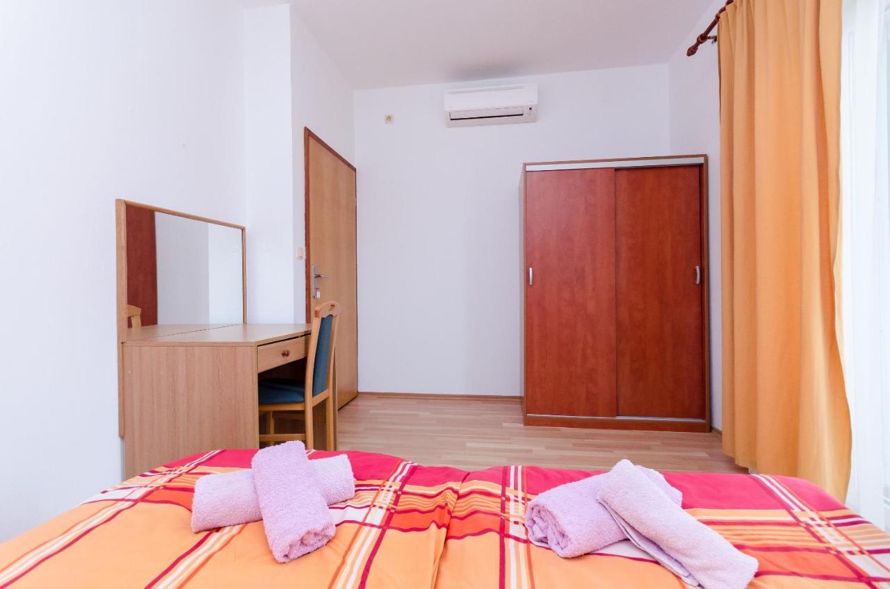 לופאר Apartments And Room Ljubica מראה חיצוני תמונה