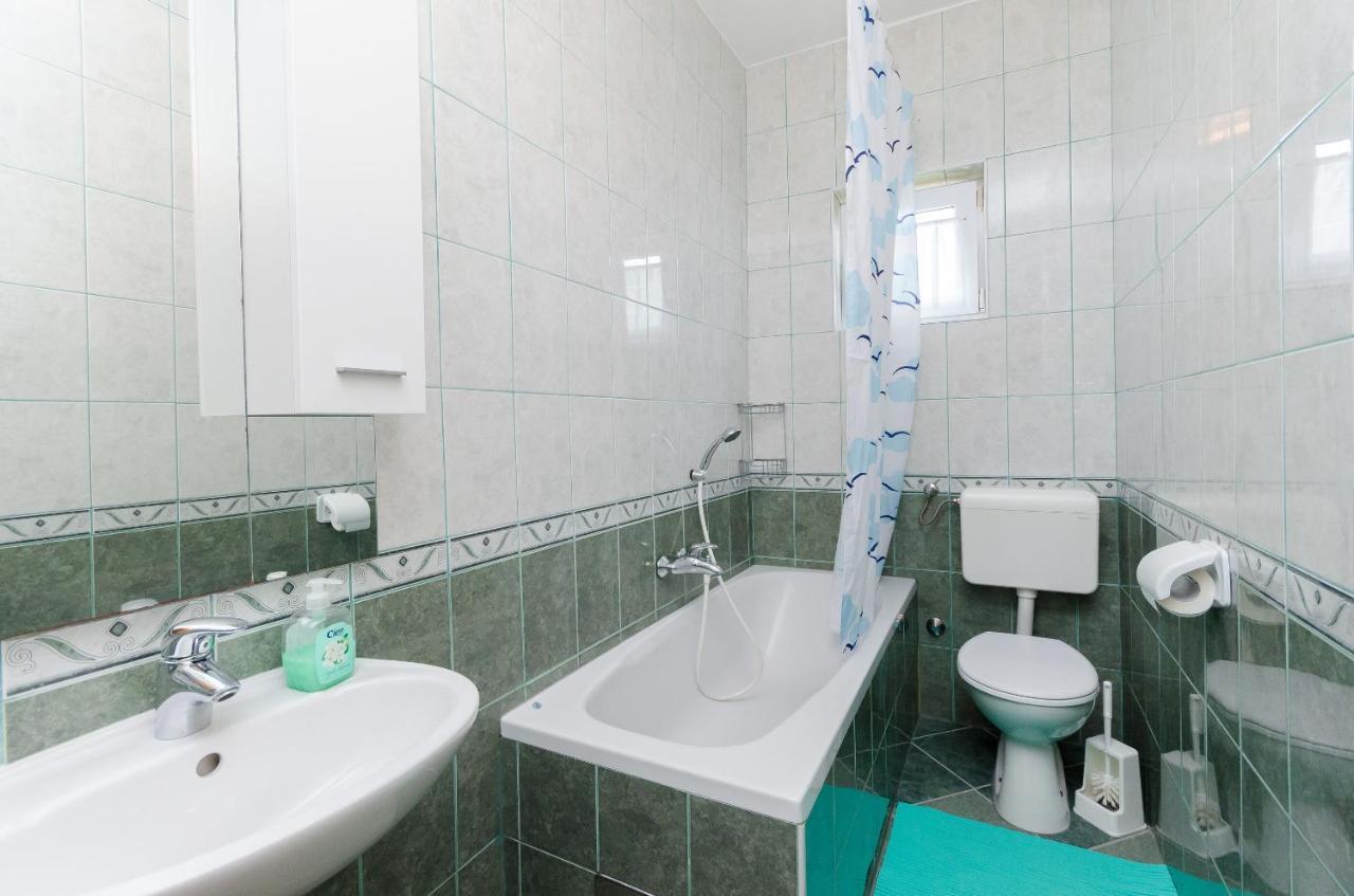 לופאר Apartments And Room Ljubica מראה חיצוני תמונה