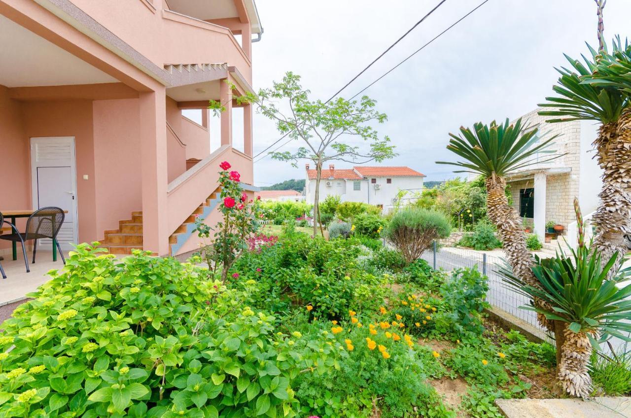 לופאר Apartments And Room Ljubica מראה חיצוני תמונה