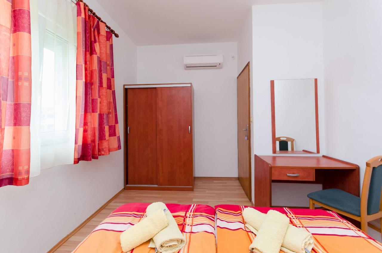 לופאר Apartments And Room Ljubica מראה חיצוני תמונה