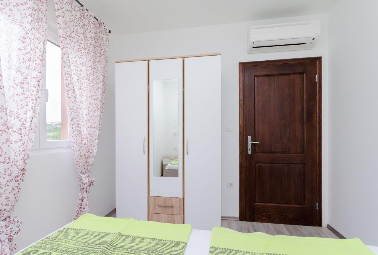 לופאר Apartments And Room Ljubica מראה חיצוני תמונה