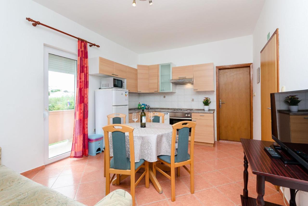 לופאר Apartments And Room Ljubica מראה חיצוני תמונה