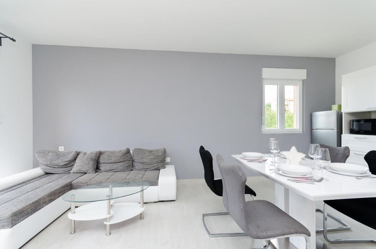 לופאר Apartments And Room Ljubica מראה חיצוני תמונה