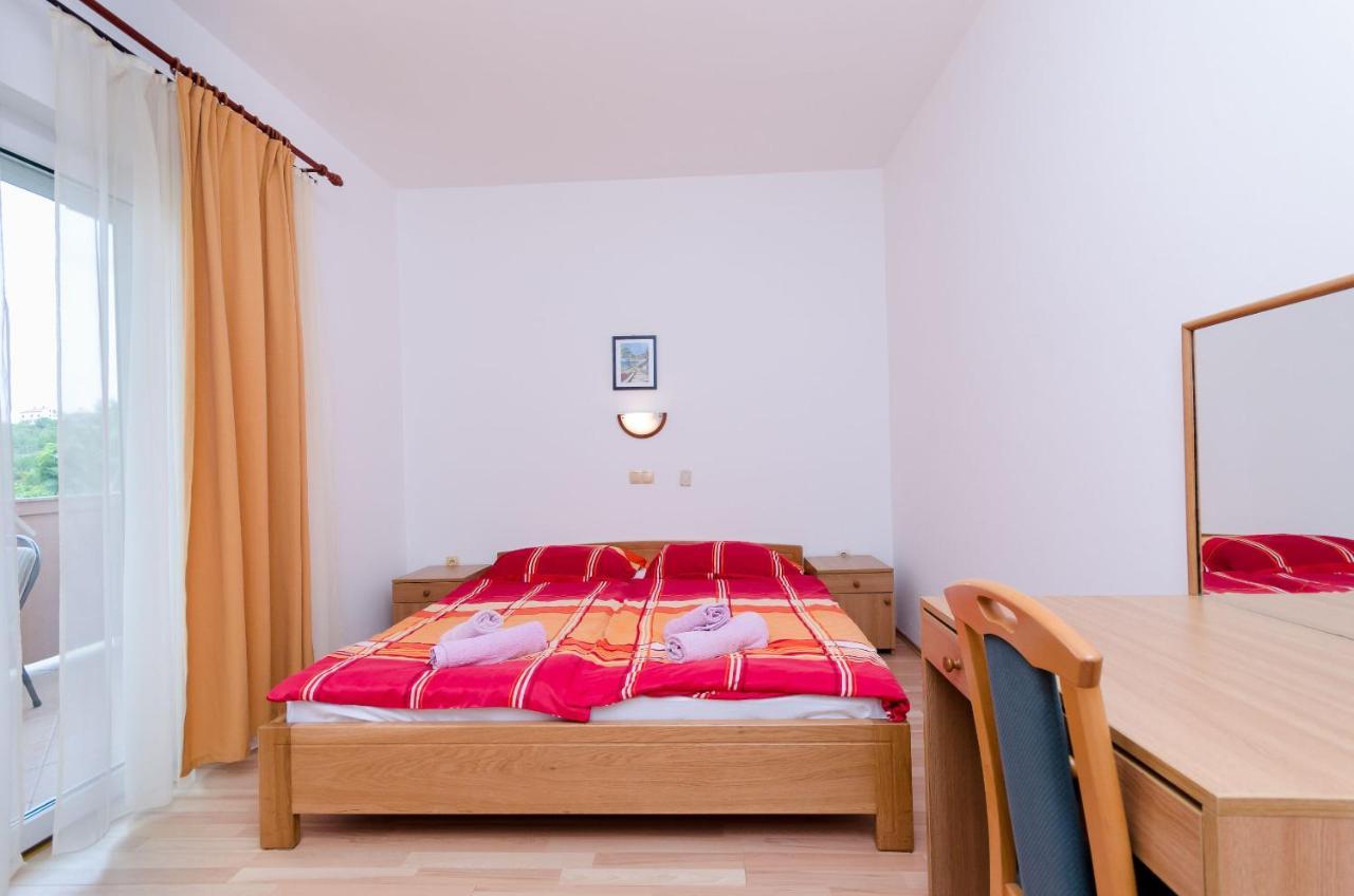 לופאר Apartments And Room Ljubica מראה חיצוני תמונה