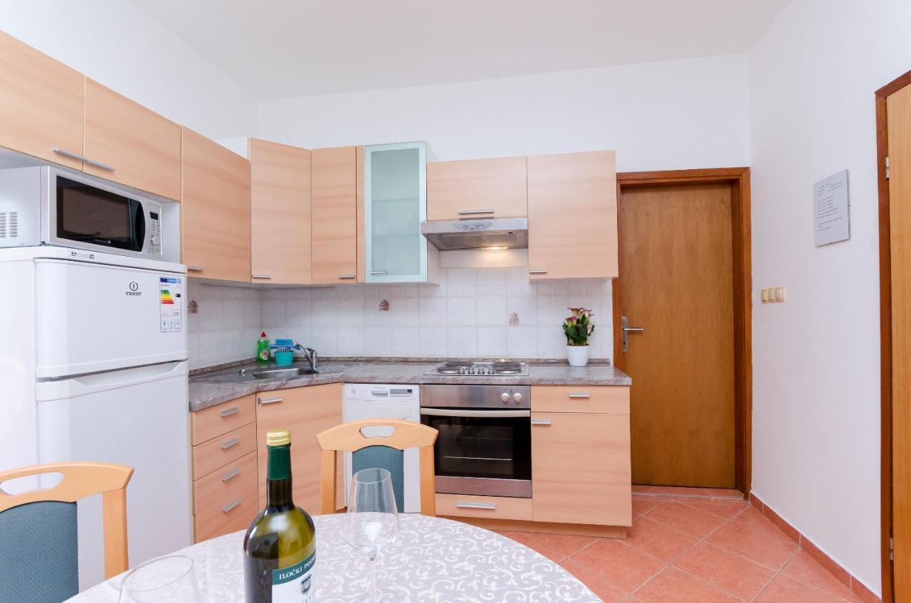 לופאר Apartments And Room Ljubica מראה חיצוני תמונה