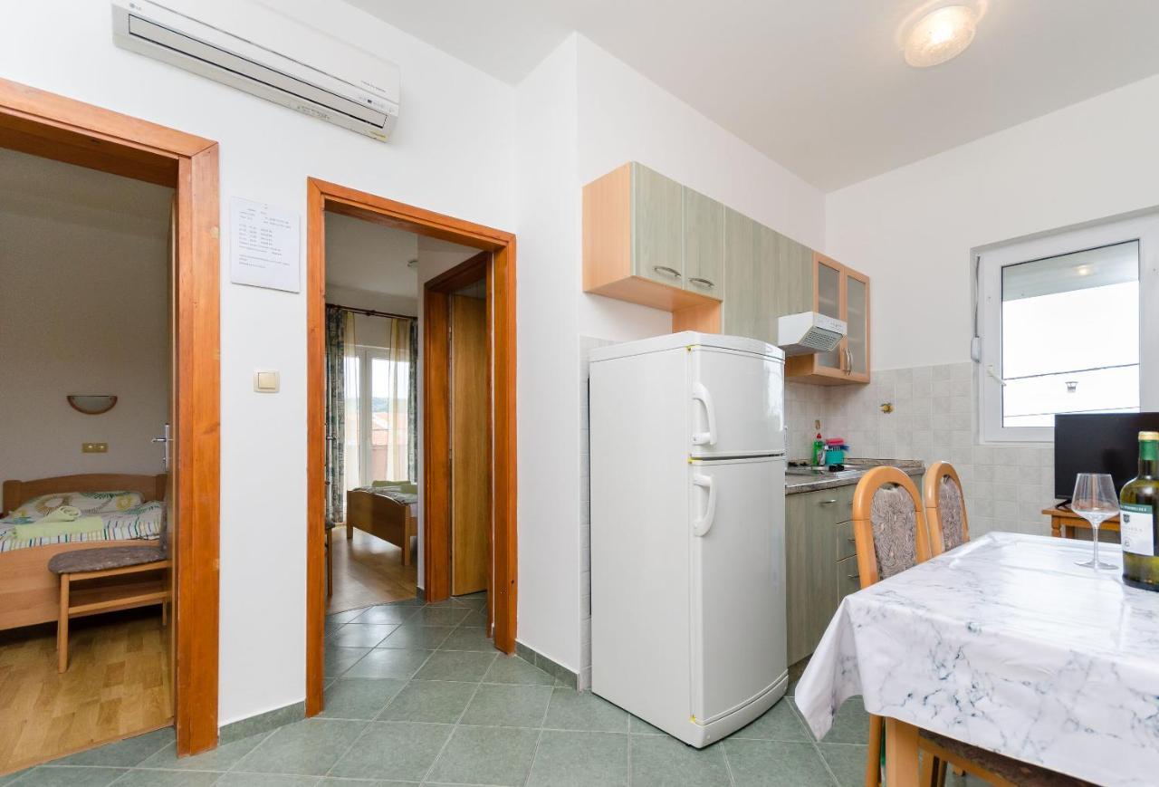 לופאר Apartments And Room Ljubica מראה חיצוני תמונה