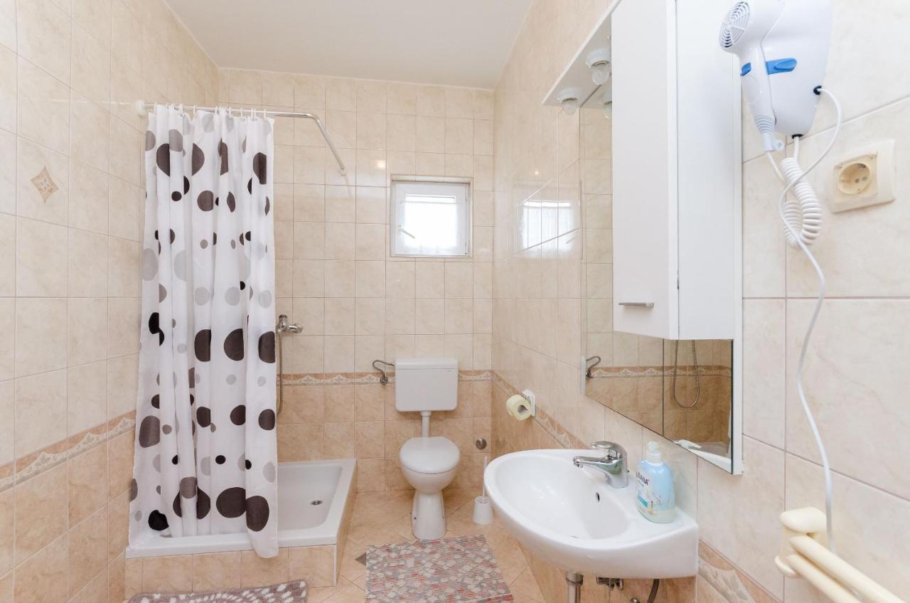 לופאר Apartments And Room Ljubica מראה חיצוני תמונה